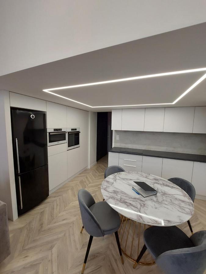 Central Gallery Apartment Дебрецен Екстер'єр фото