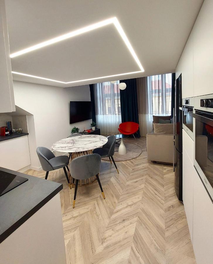Central Gallery Apartment Дебрецен Екстер'єр фото
