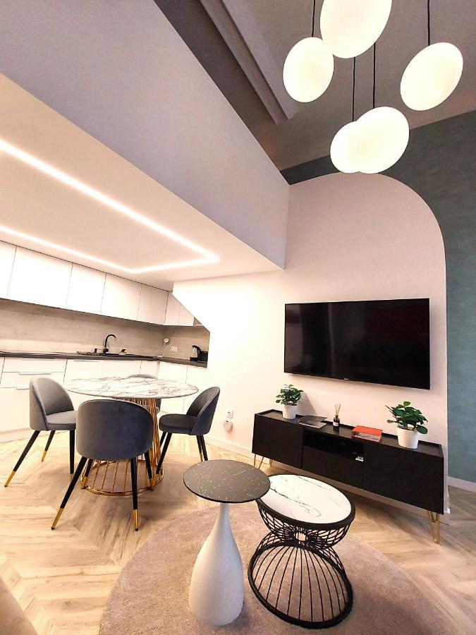 Central Gallery Apartment Дебрецен Екстер'єр фото