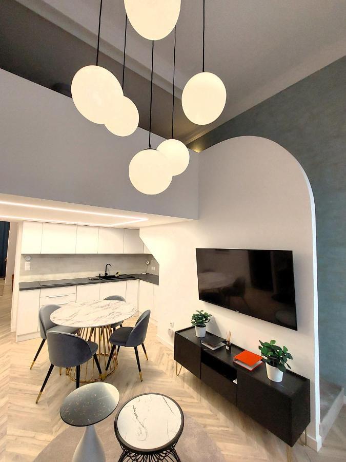 Central Gallery Apartment Дебрецен Екстер'єр фото